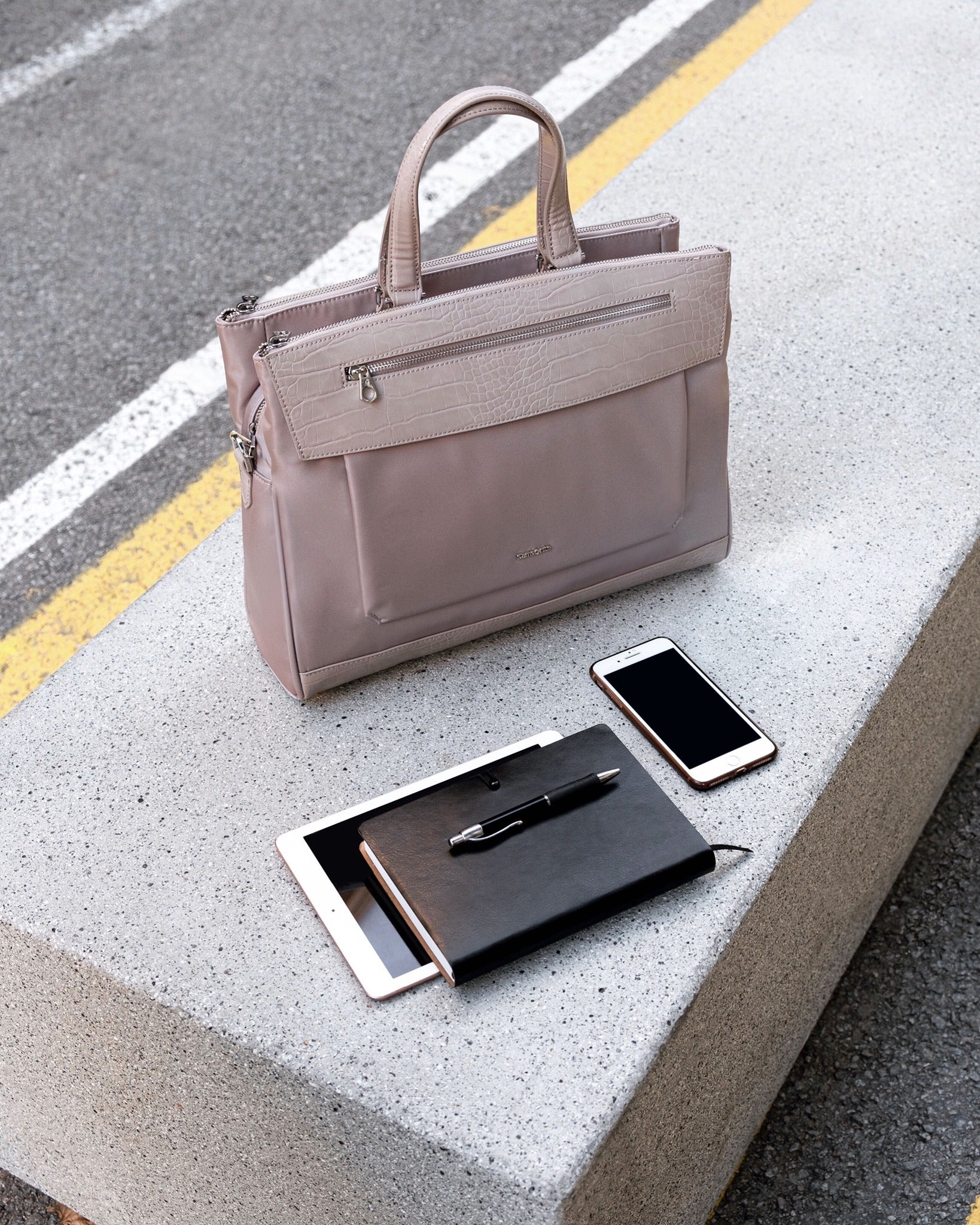 PORTE DOCUMENTS FEMME