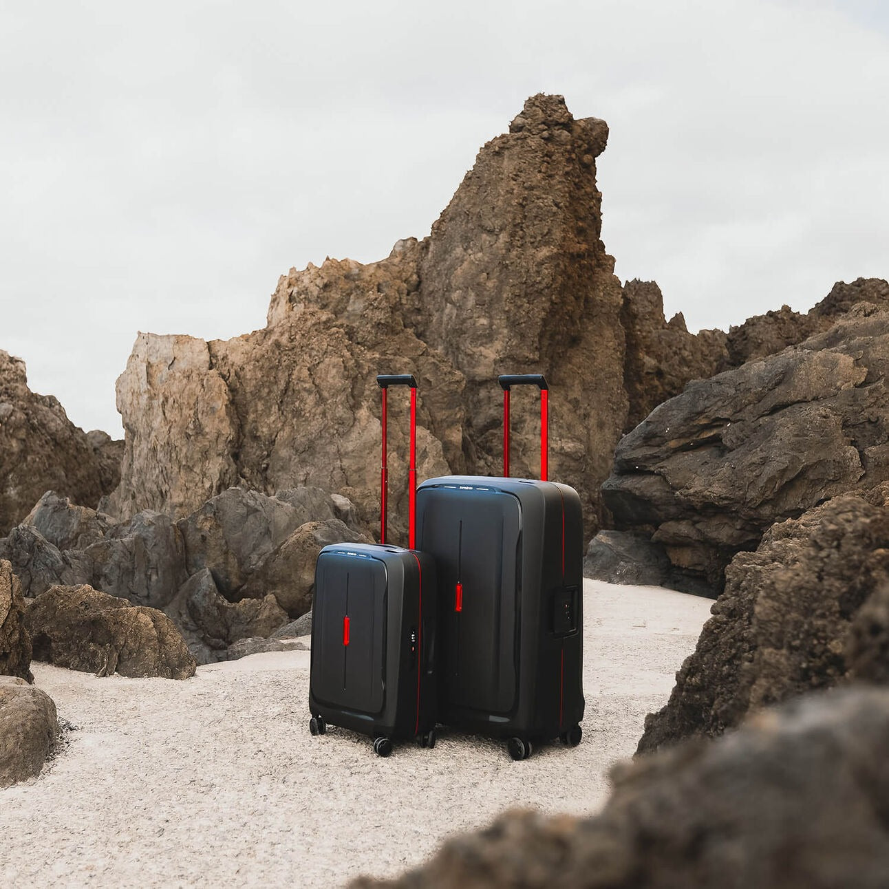 Valise 4 roues - Essens 55cm Charcol Red